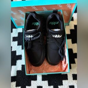 Non slip Snibbs Women’s Shoes-Black 7.5